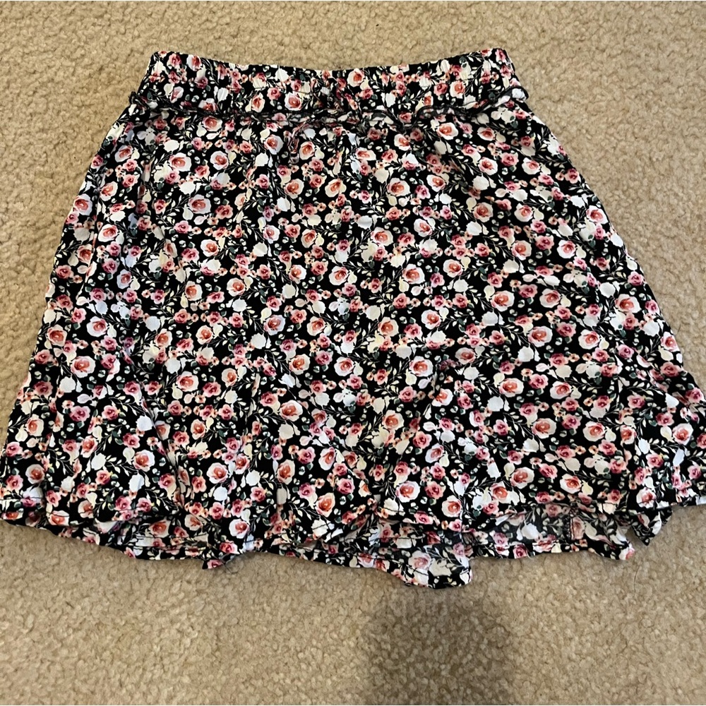 Short floral skirt